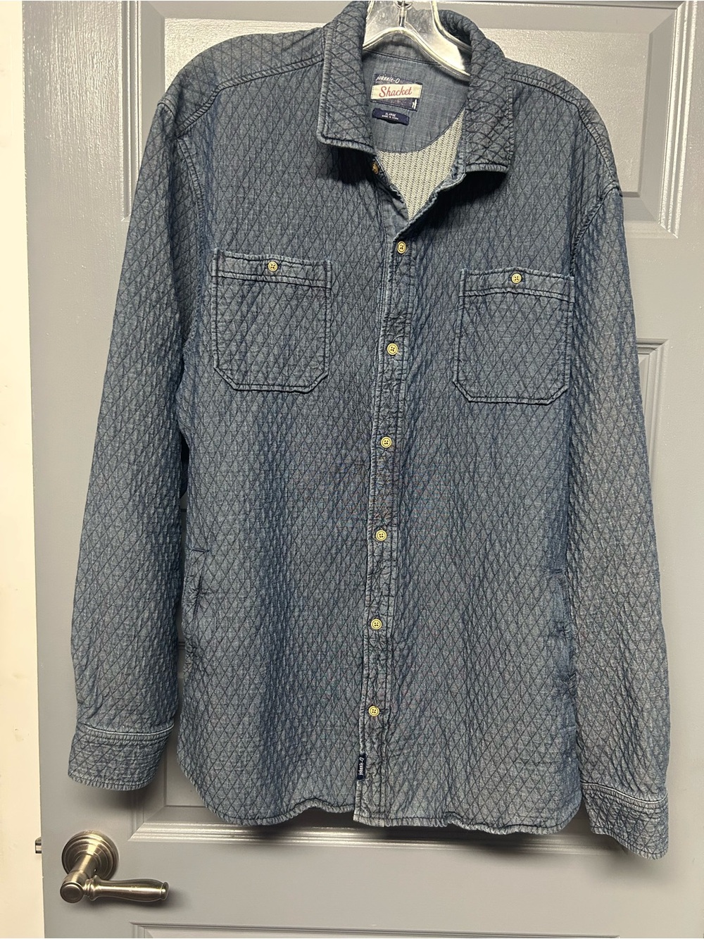 Johnnie-O quilted denim men’s Shacket! Size XL
